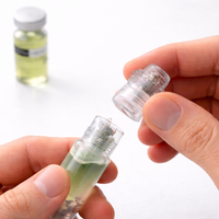 Odkręć urządzenie i napełnij je serum. Następnie szczelnie zamknij.