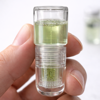 Odwróć urządzenie na 1-2 minuty, żeby mikroigły wchłonęły serum.